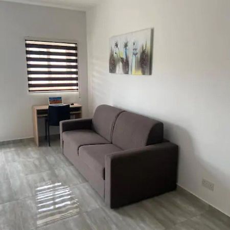 F10 Room 1, Private Double Room With Private Bathroom In Shared Flat Msida Luaran gambar