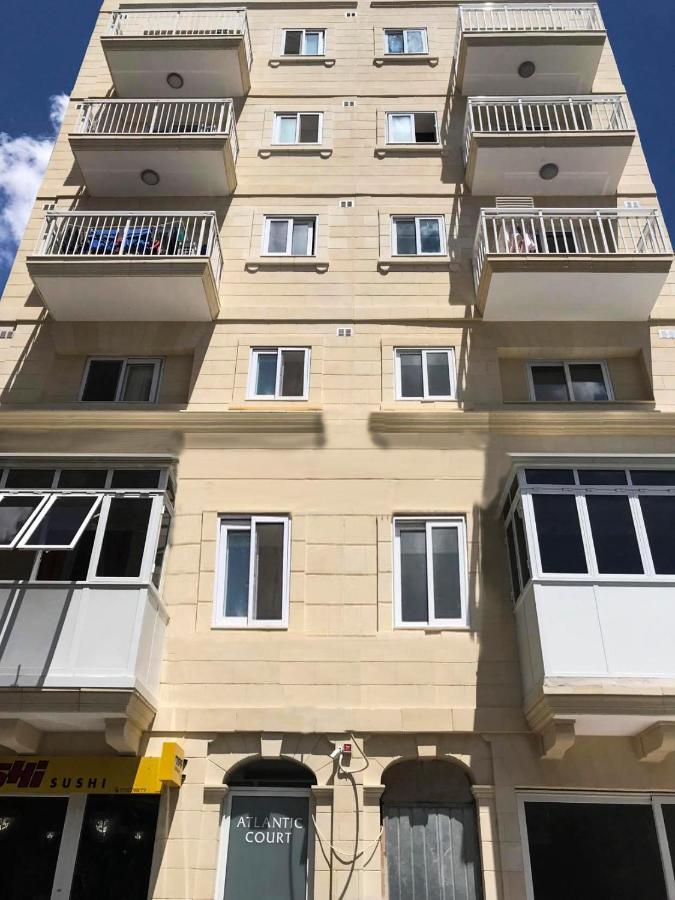 F10 Room 1, Private Double Room With Private Bathroom In Shared Flat Msida Luaran gambar