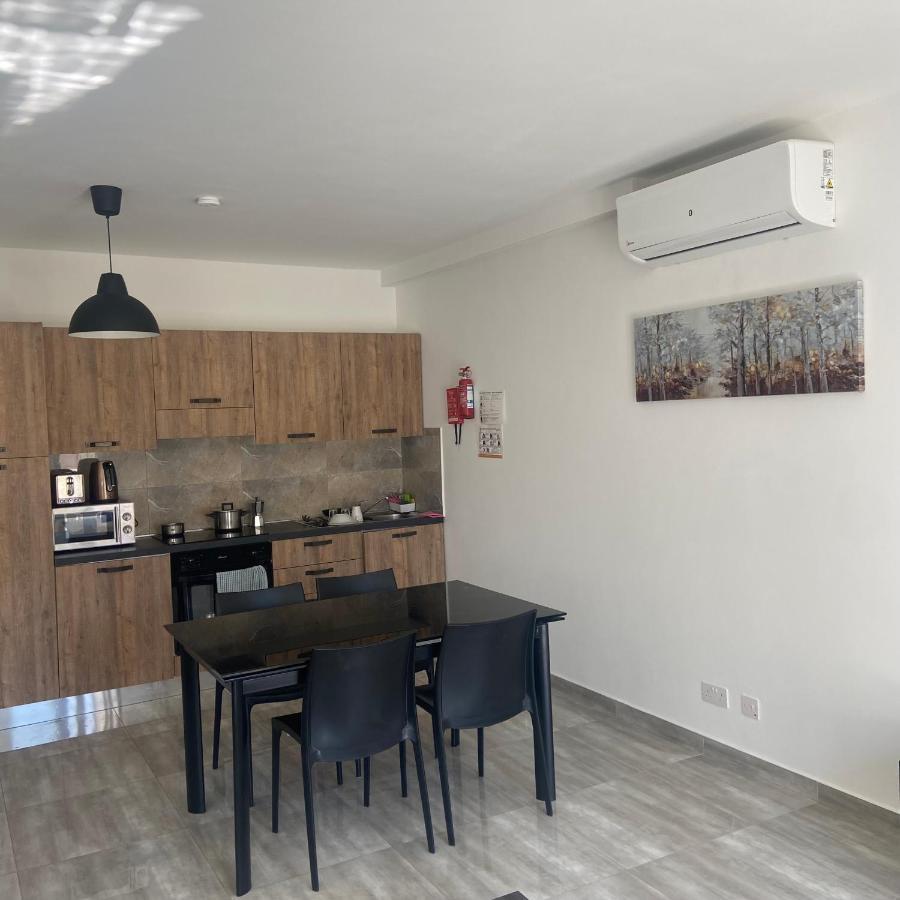 F10 Room 1, Private Double Room With Private Bathroom In Shared Flat Msida Luaran gambar